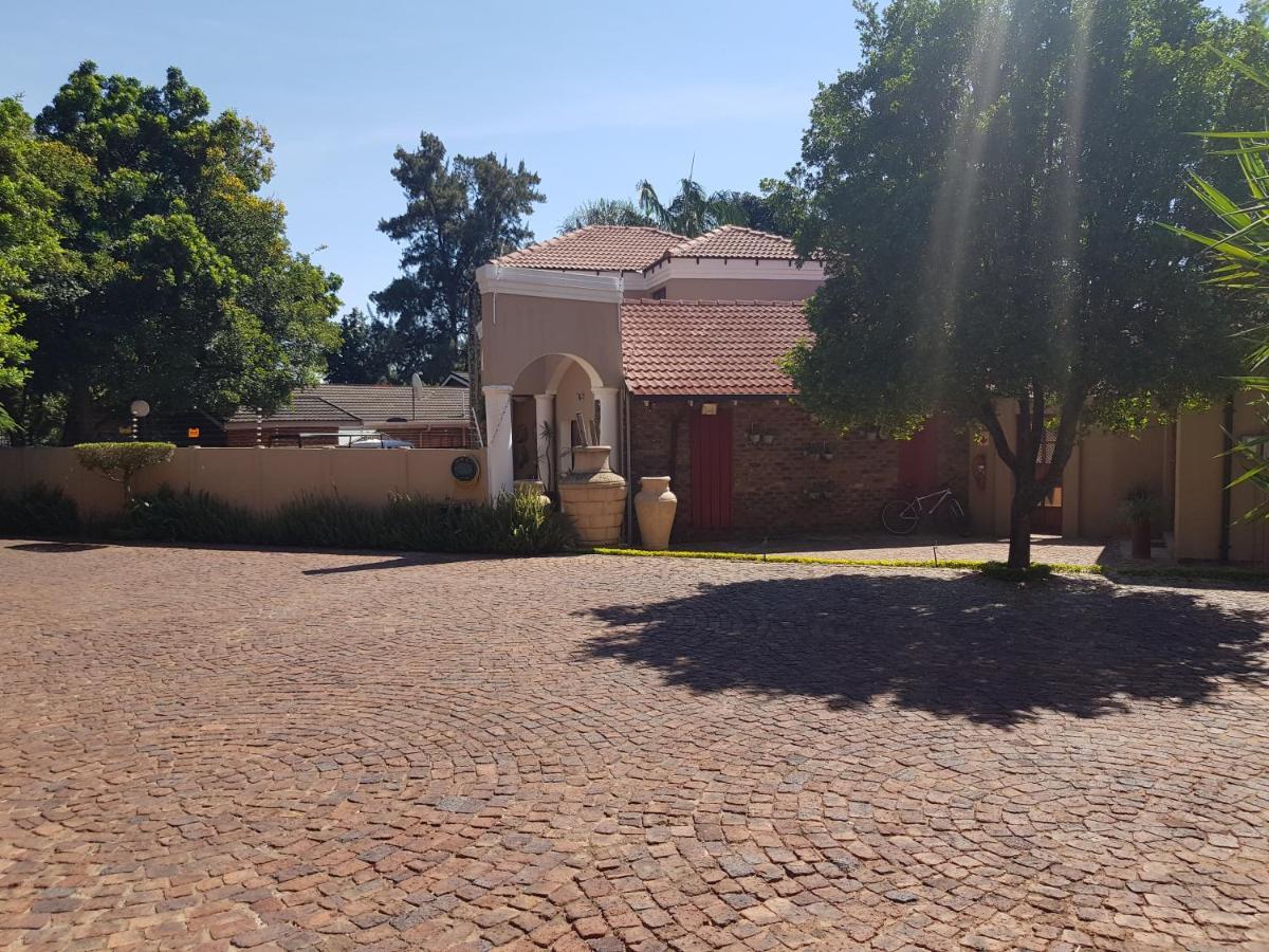 Echo Garden Guesthouse Rustenburg Buitenkant foto