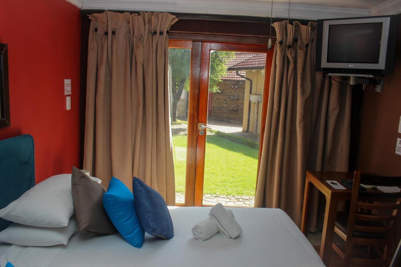 Echo Garden Guesthouse Rustenburg Buitenkant foto